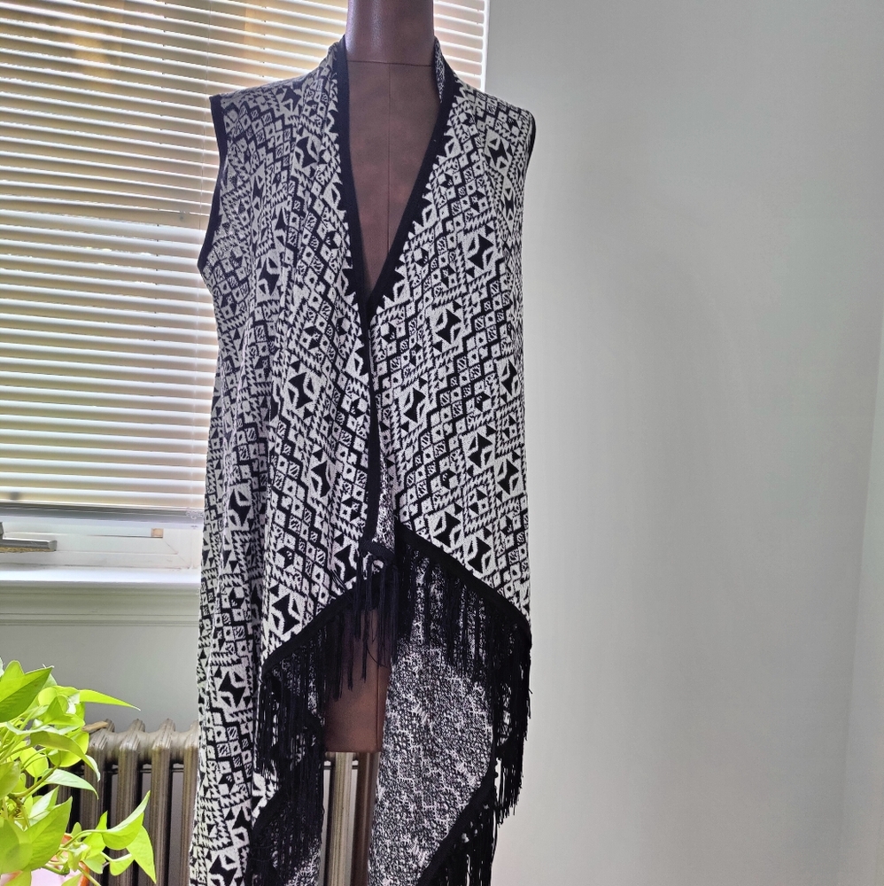 Boundless North Fringe Knit Vest, Black/White